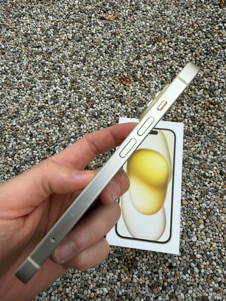 IPhone 15 - baterie 100% - 4