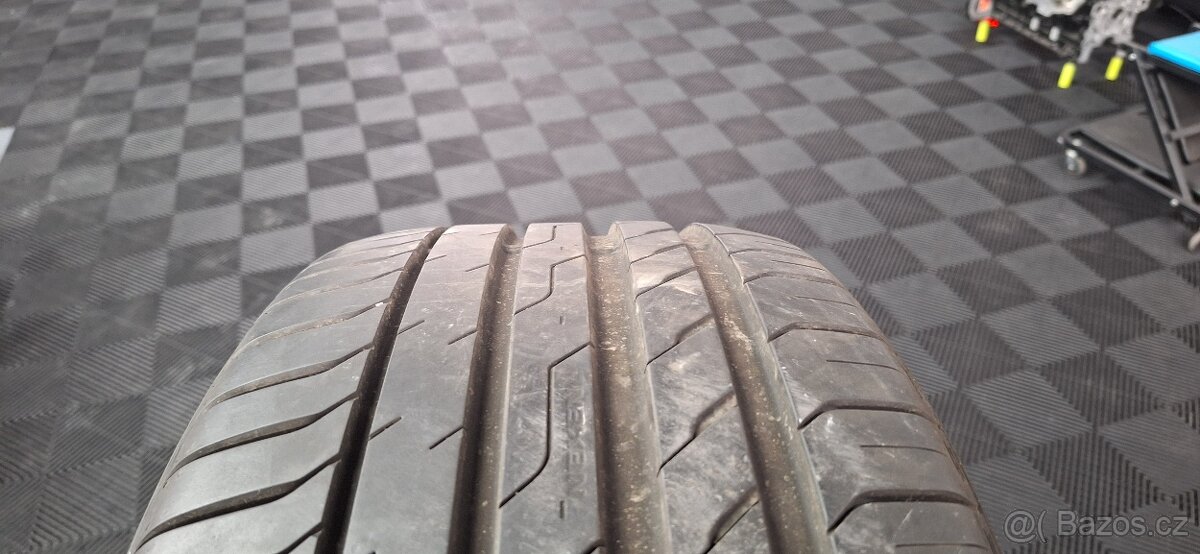 NEXEN 235/45/18 98Y DOT 0725 - 4