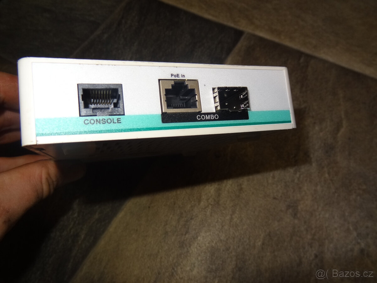 MikroTik Cloud Router Switch CRS106-1C-5S 5x SFP + 1x Combo - 4