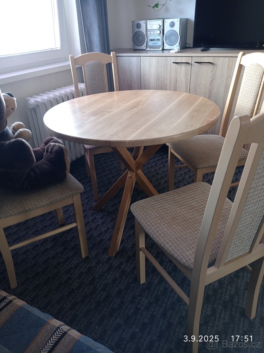 Jidelni stul se zidlemi - 4
