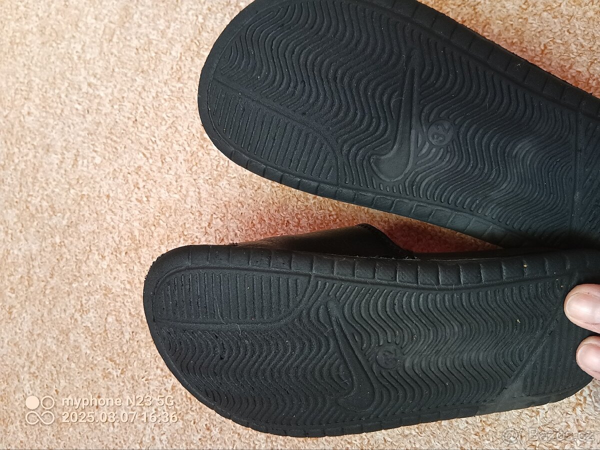 Pantofle zn."NIKE" vel."32" - 4