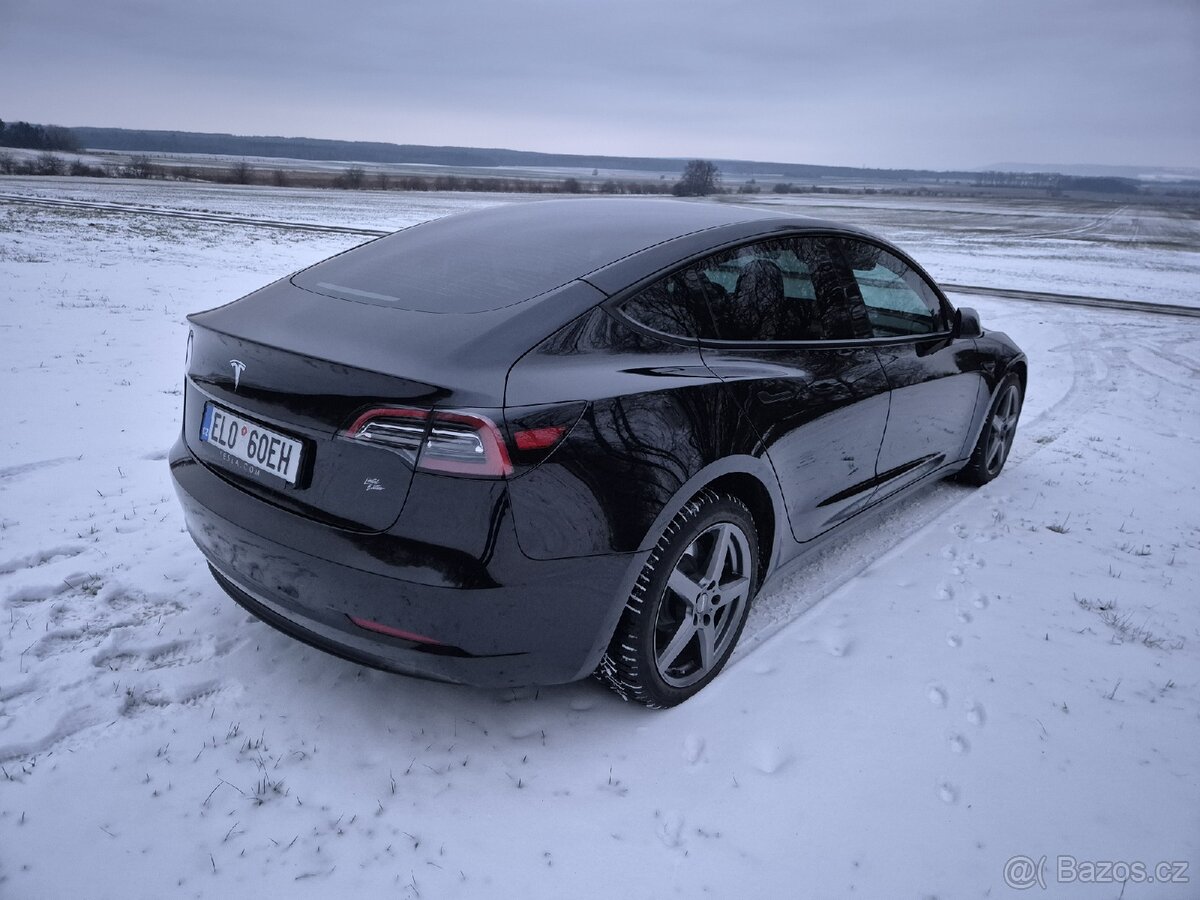 Prodám Tesla model 3 SR - 4