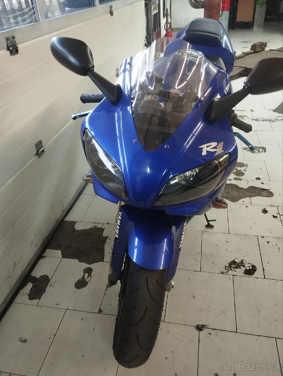 Yamaha R1 - 4