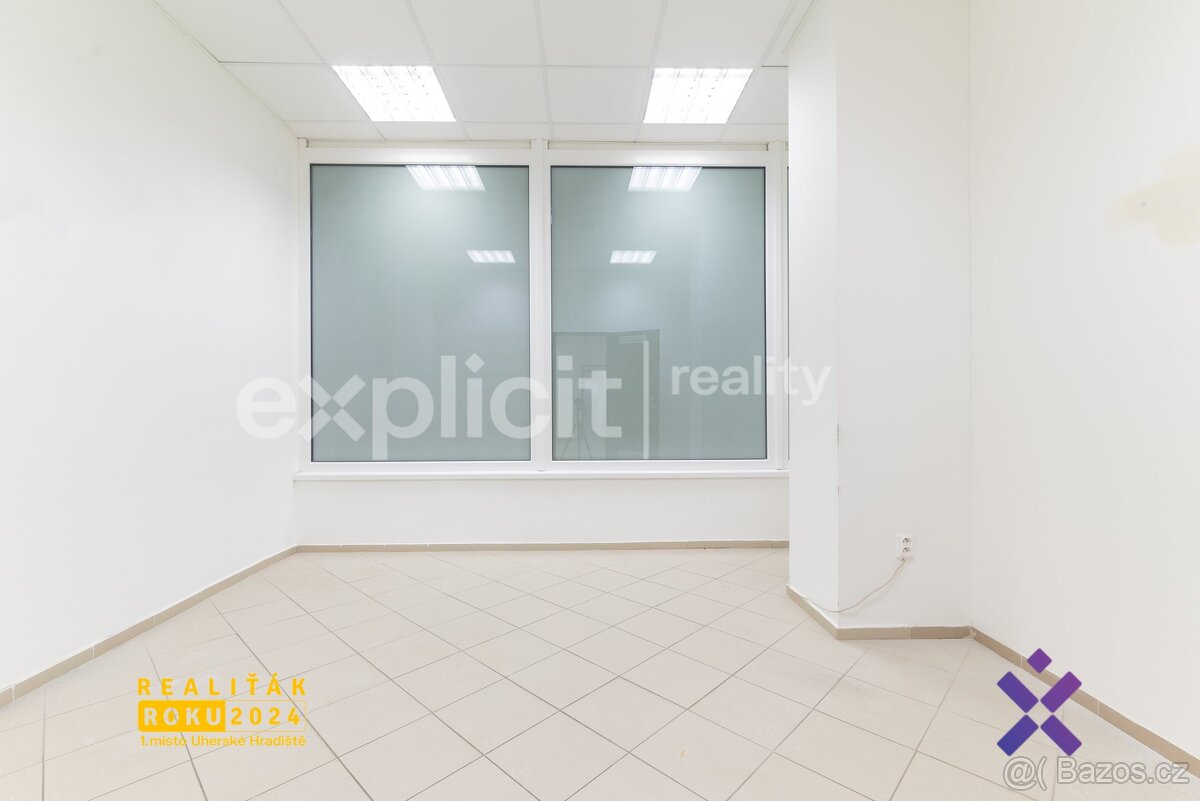 Pronájem obchodních prostor v centru města 142 m² - Uherský - 4