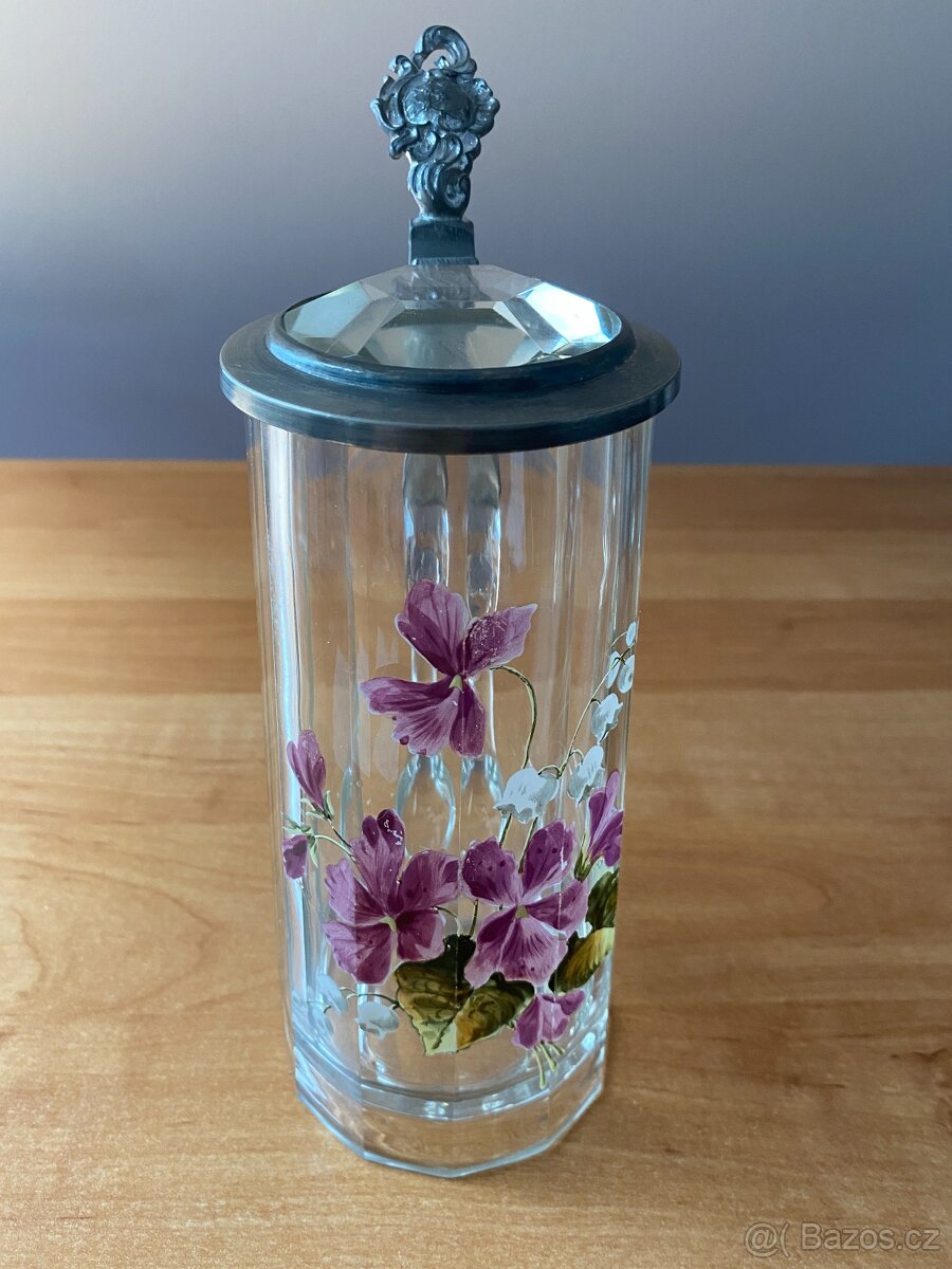 Sběratel nabízí staré korbele s cínovými víčky - 4