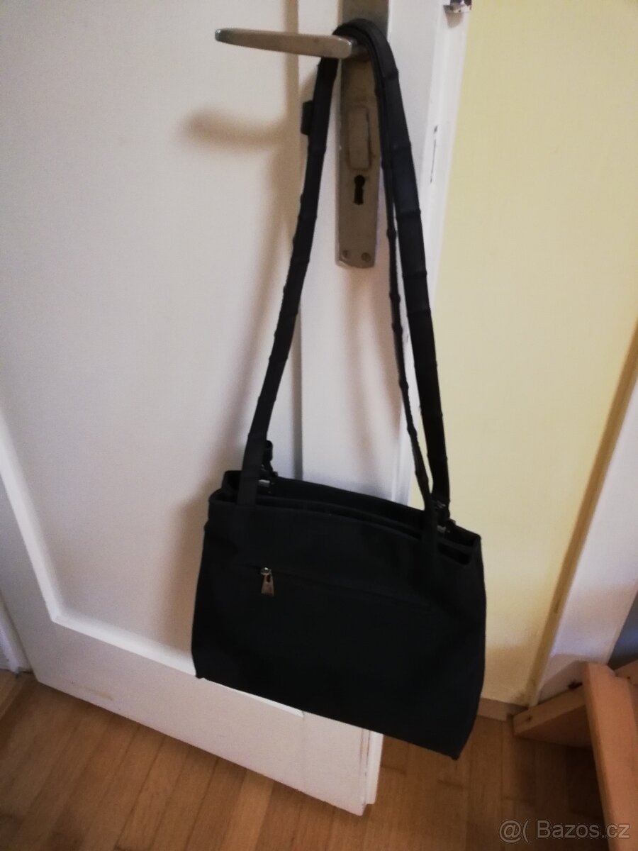 Dámská černá kabelka - 4