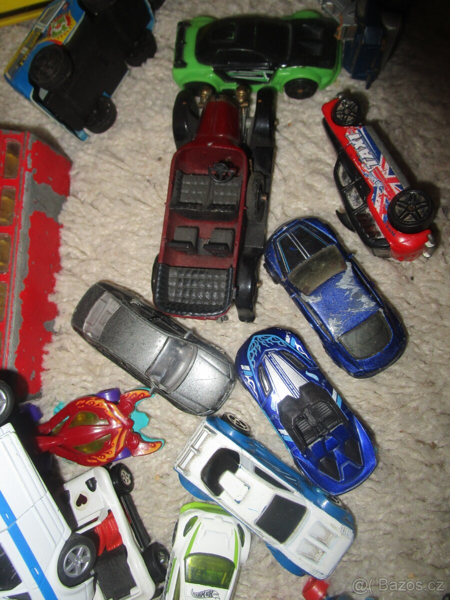 STARÉ HRAČKY-AUTÍČKA ATD. - 4