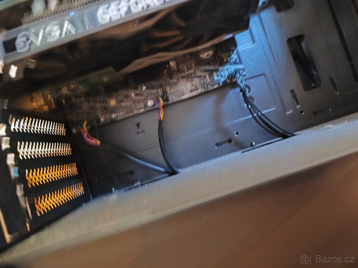 Plně funkční herní počitač AlzaPC Gamebox - 4