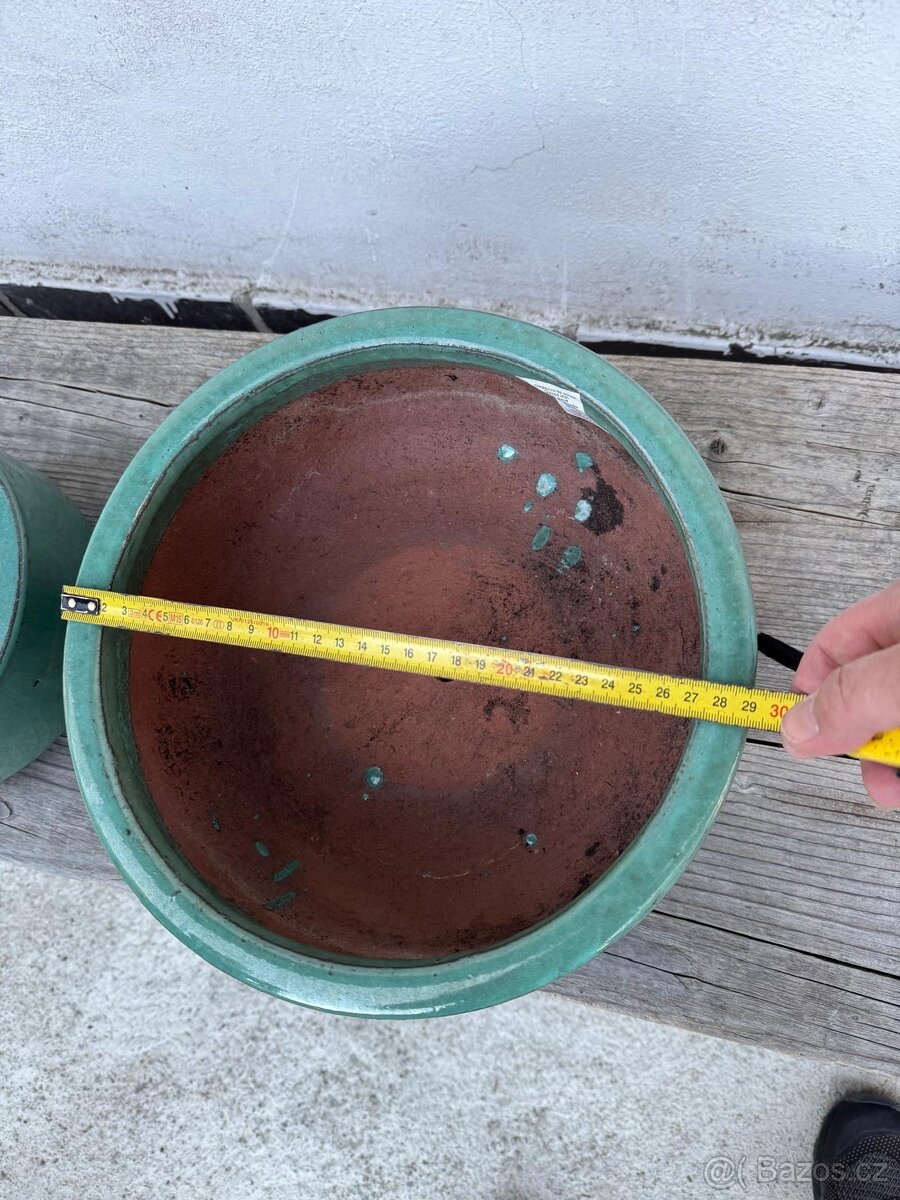 Dva glazované keramické květináče - 4