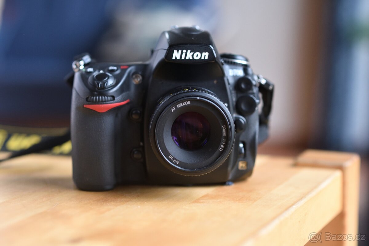 Nikon D700 s objektivem - 4