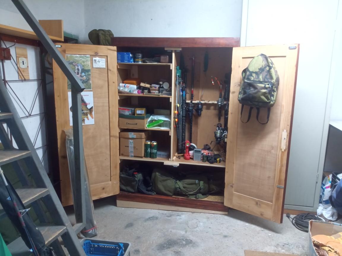 dřevěná skříň - 4