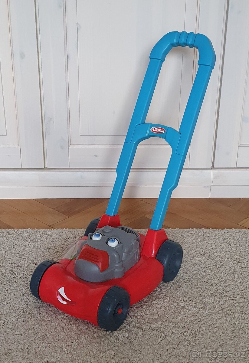 Dětský vysavač Playskool – jezdí a "uklízí" - 4