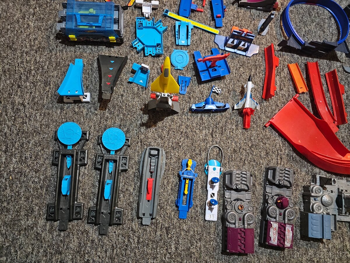 HOT WHEELS dráhy mix + unikátní díly - 4
