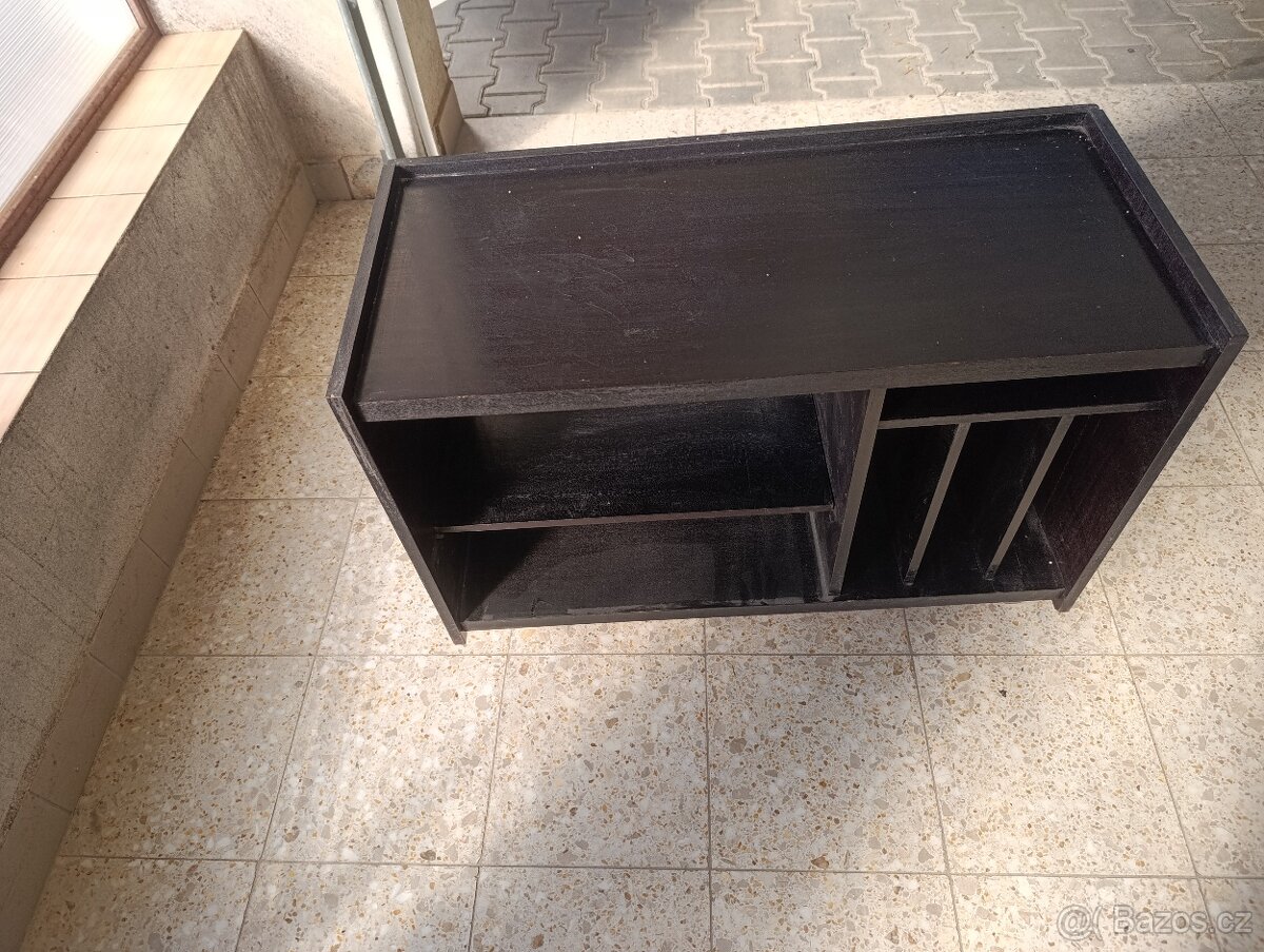 Televizní stolek na kolečkách - 4