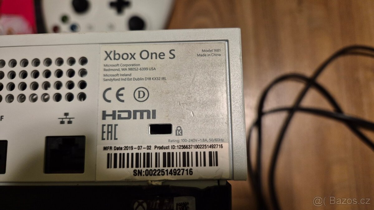 Xbox One S - 4
