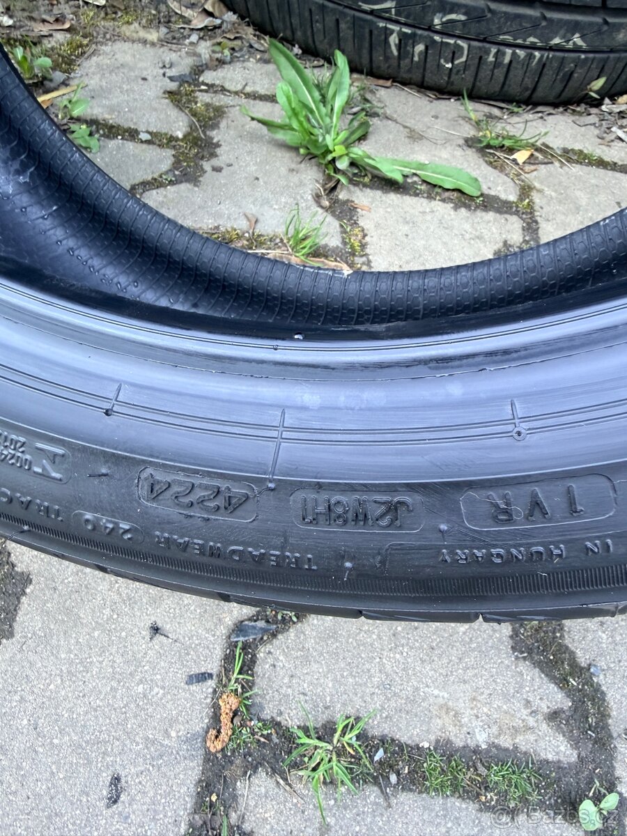 225/40/19 Bridgestone DOT 24 - 4