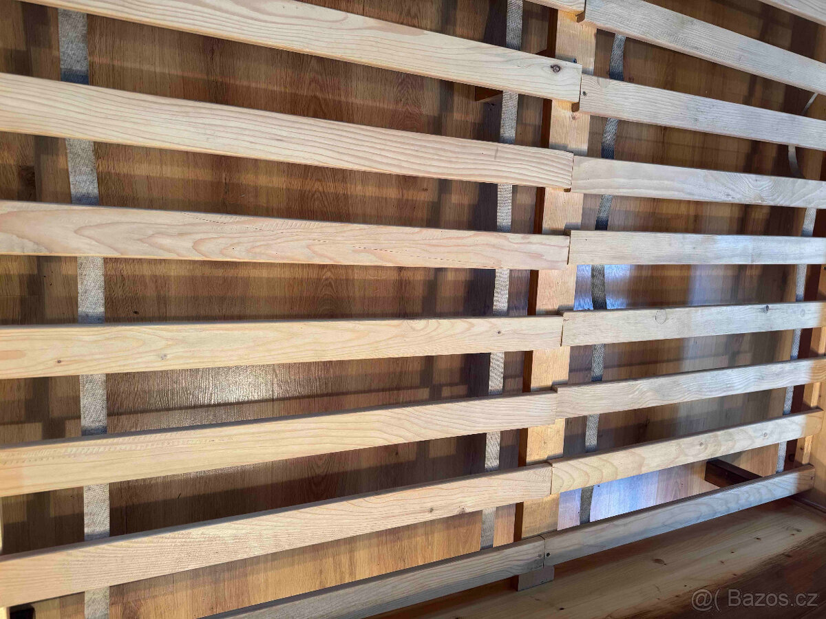 Dřevěná starší postel za 1000 Kč - 4