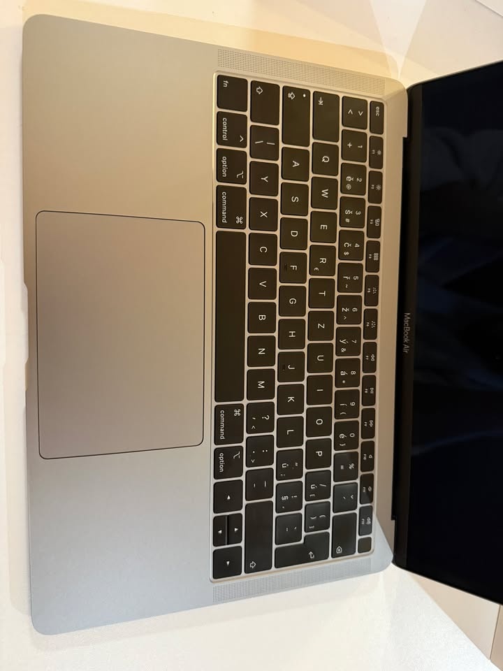 MacBook Air 13" Retina (2019) - 4