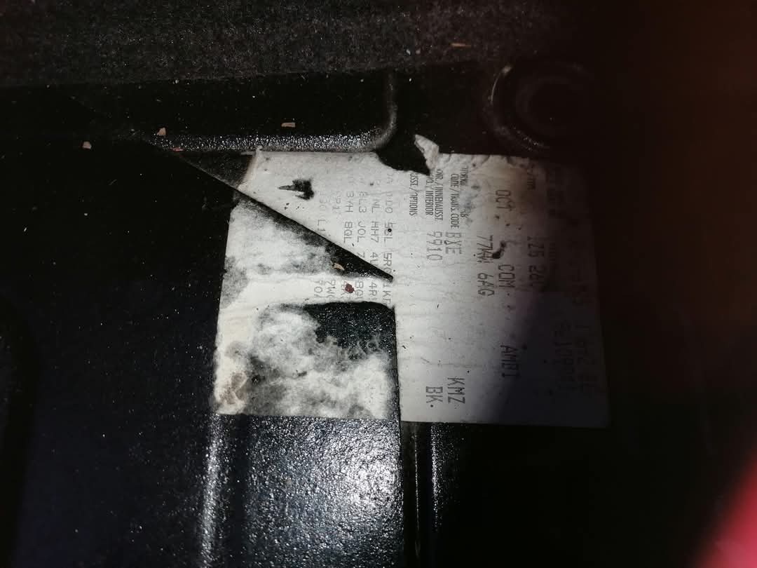 ŠKODA OCTAVIA II. - DÍLY Z VOZU - 4