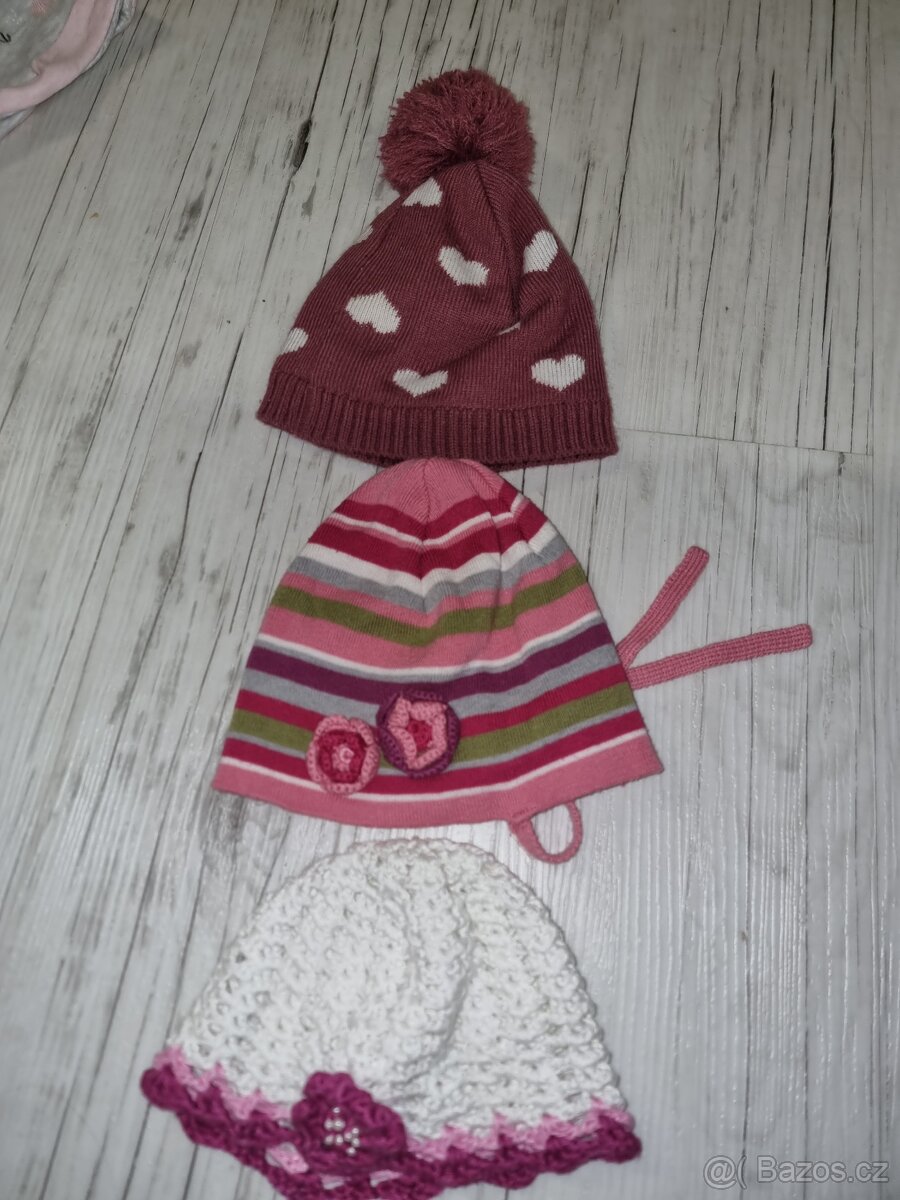 Dívčí mix čepiček cca 0-2 roky - 4