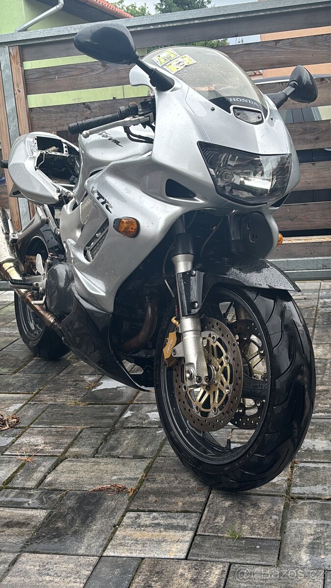 Honda vtr 1000f - 4