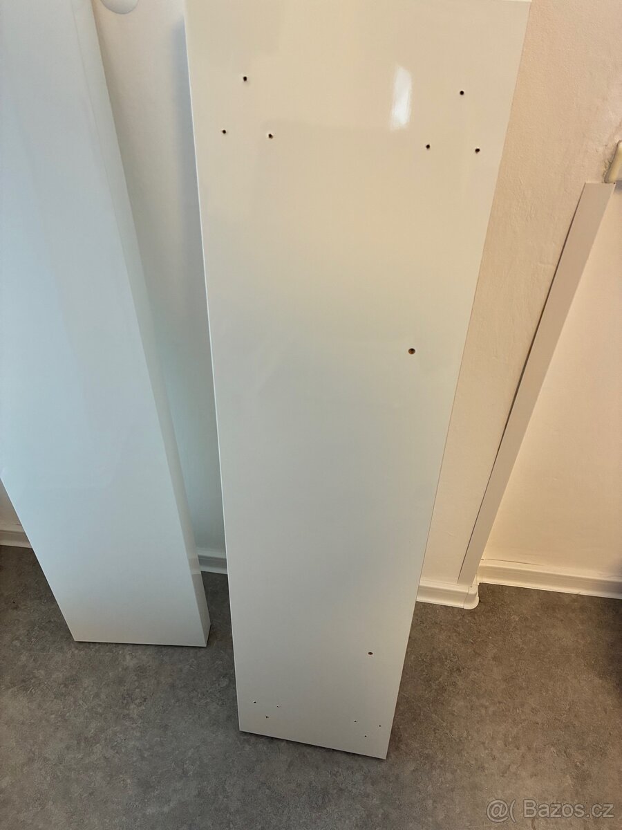 Police lesklá bílá IKEA LACK - 4