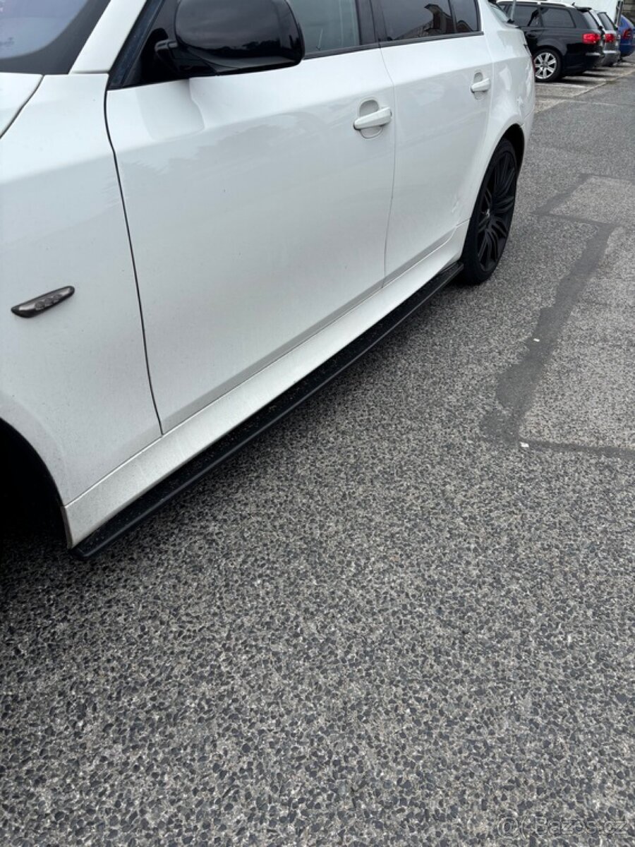 Podprahové lišty pro BMW Е60 Е61 - Černý Lesk - 4