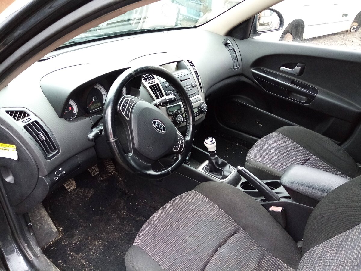 Kia Ceed kombi 2,0crdi 103kW r.v.2008 - 4