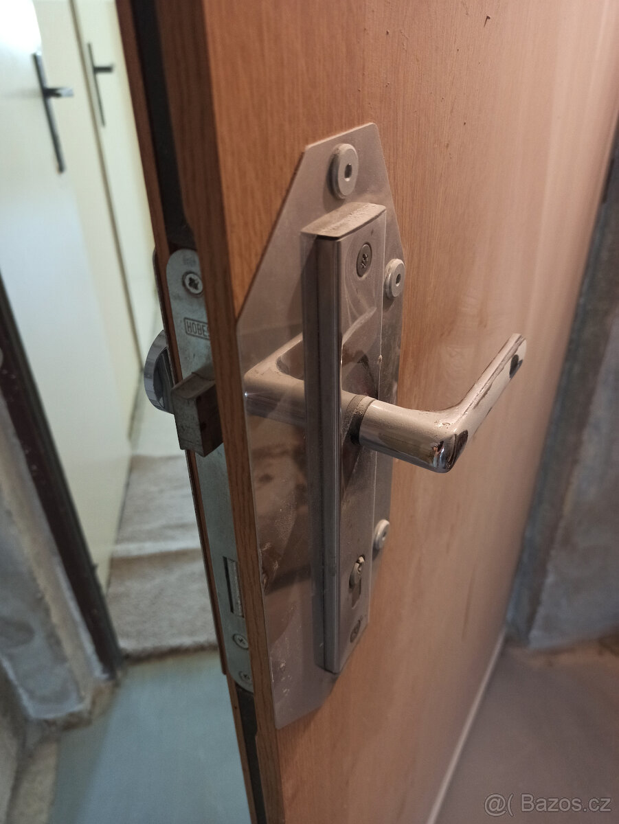 Vstupní dveře do panelového bytu - 4