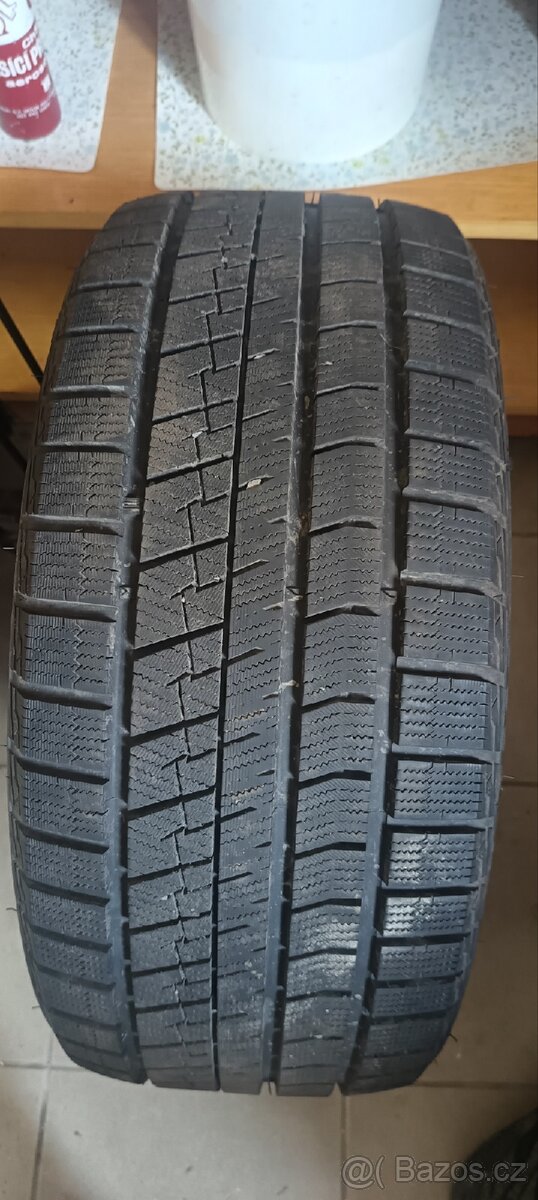 Celoroční pneu 235/45 R17 - 4