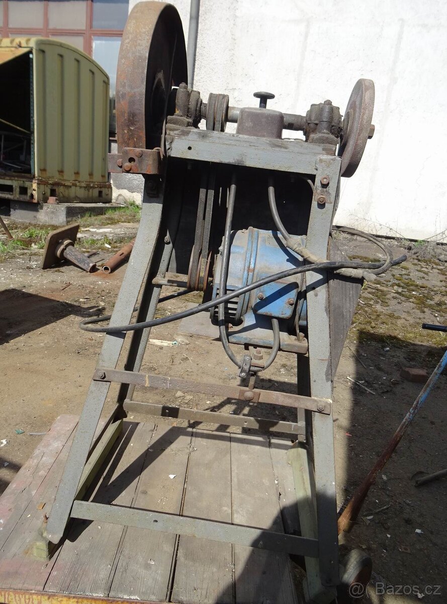 Dvoukotoučová bruska na kov , stáří ca 60 let. - 4