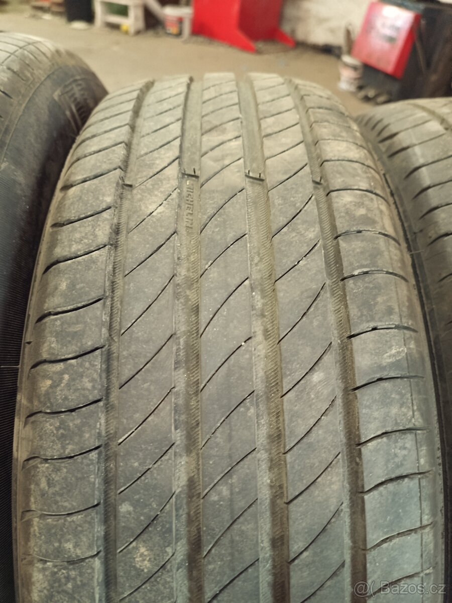 205/60/16 92w Michelin - 4