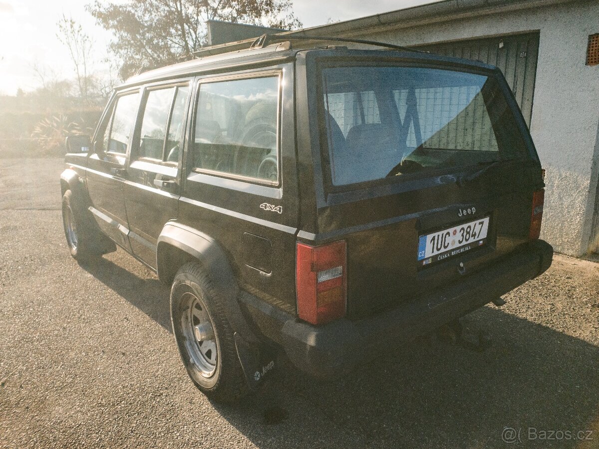 Jeep Cherokee XJ 2.5i 4x4 - 4