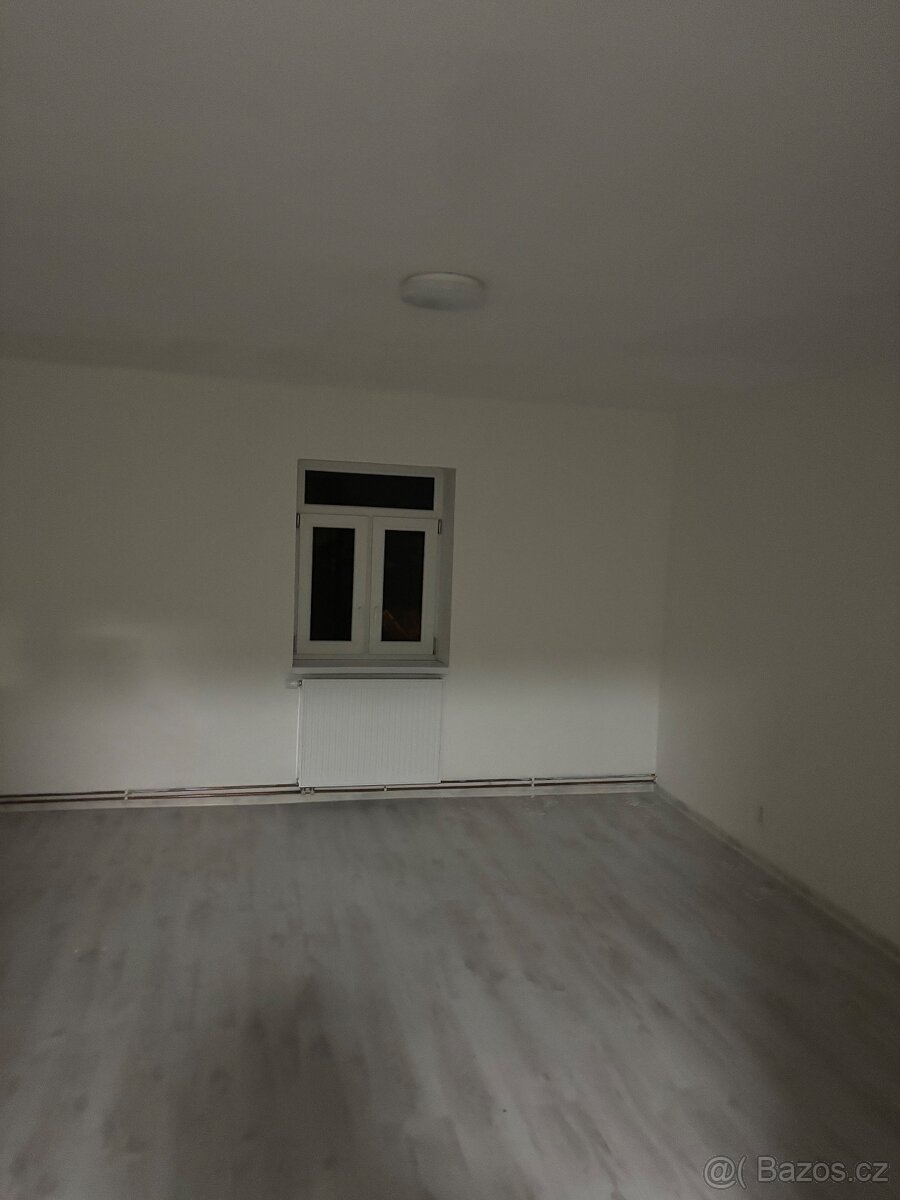 Pronájem domu 2+1 se stodolou. - 4