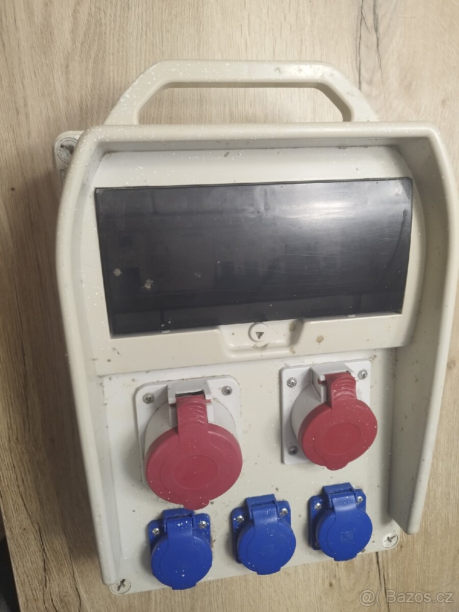 Stavební rozvaděč, jistič - 4