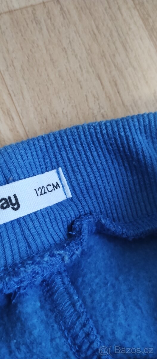 Tepláky vel. 122 - 4