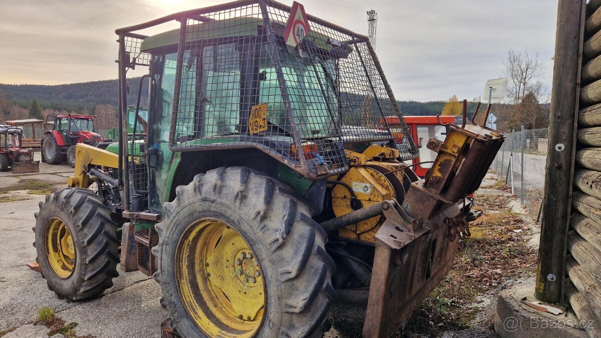 Traktor s lesnickou nástavbou JOHN DEERE 6110 - 4