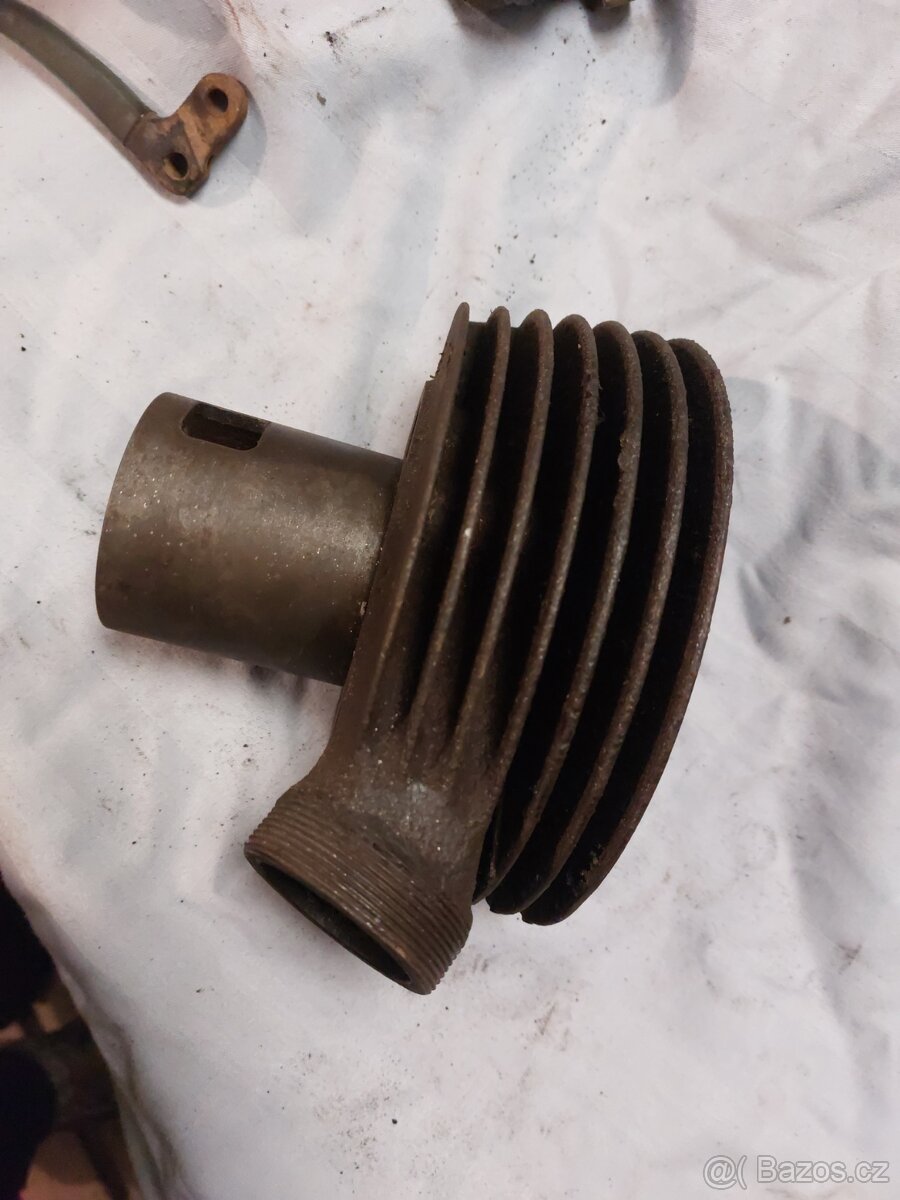 Uklid - dily ČZ a perak 350 - 4