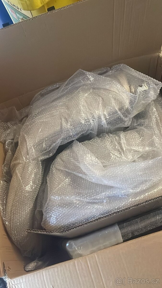 8 pohodlných béžových židlí - 4