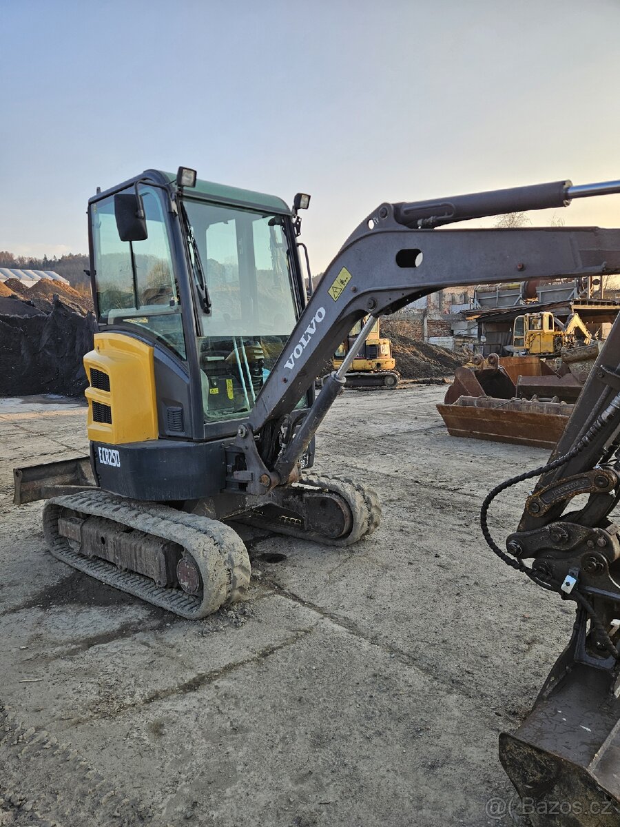 Minibagr bagr Volvo ecr25 - 4