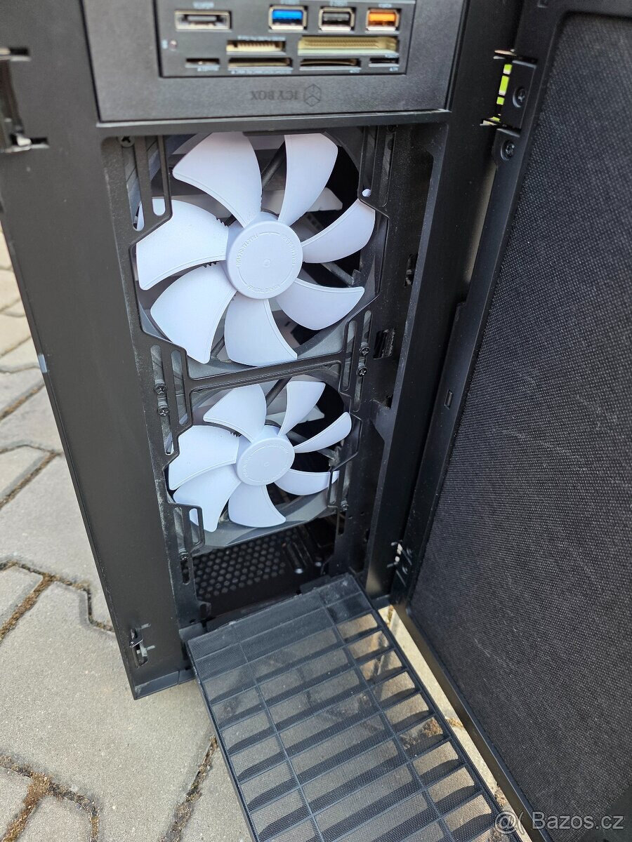 Fractal Design Define R6 USB-C - 4