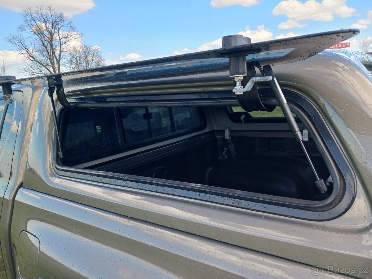 Toyota Hilux 2.8 r.v2022 v záruce DPH,webasto,manual