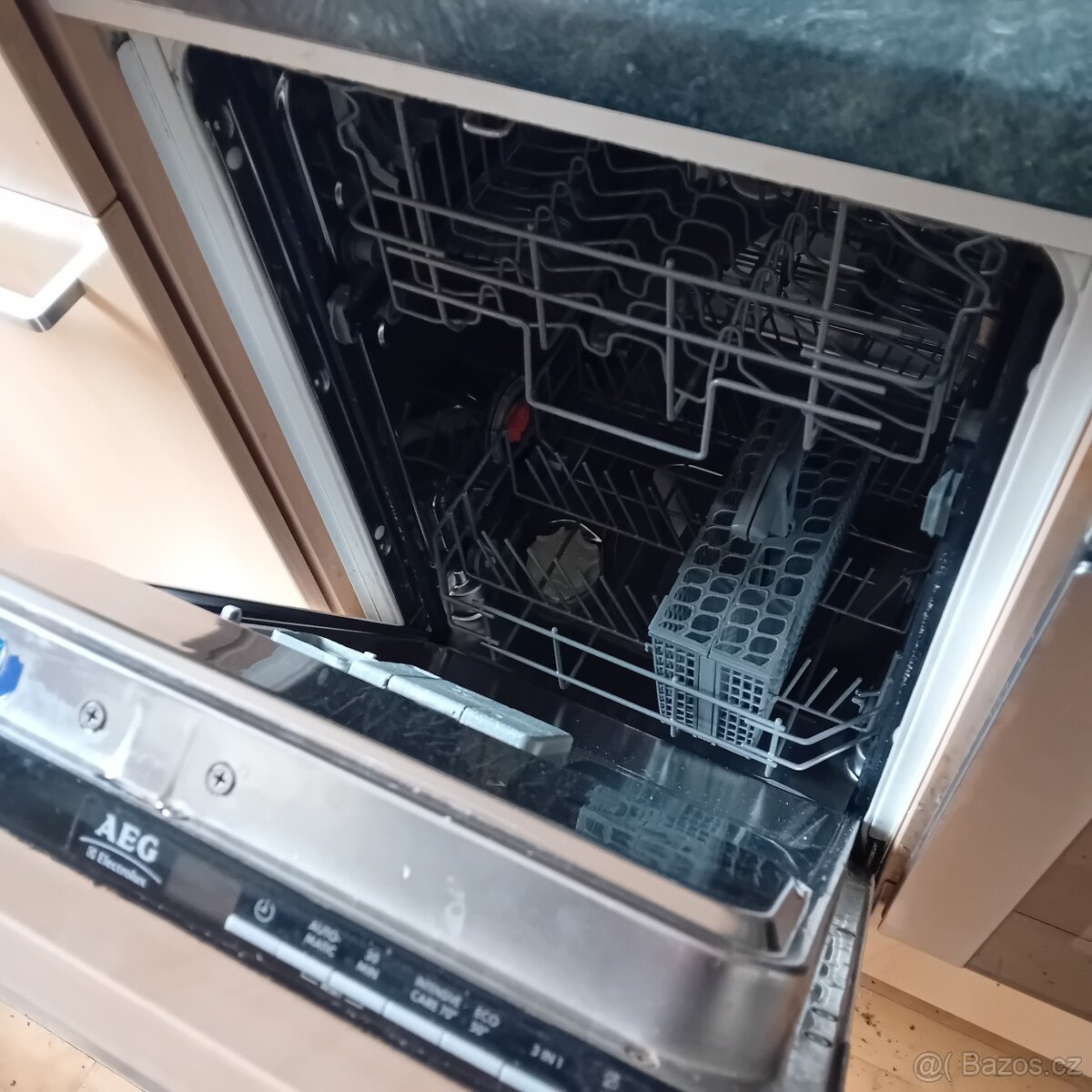 Kuchyňská linka se spotřebiči - 4