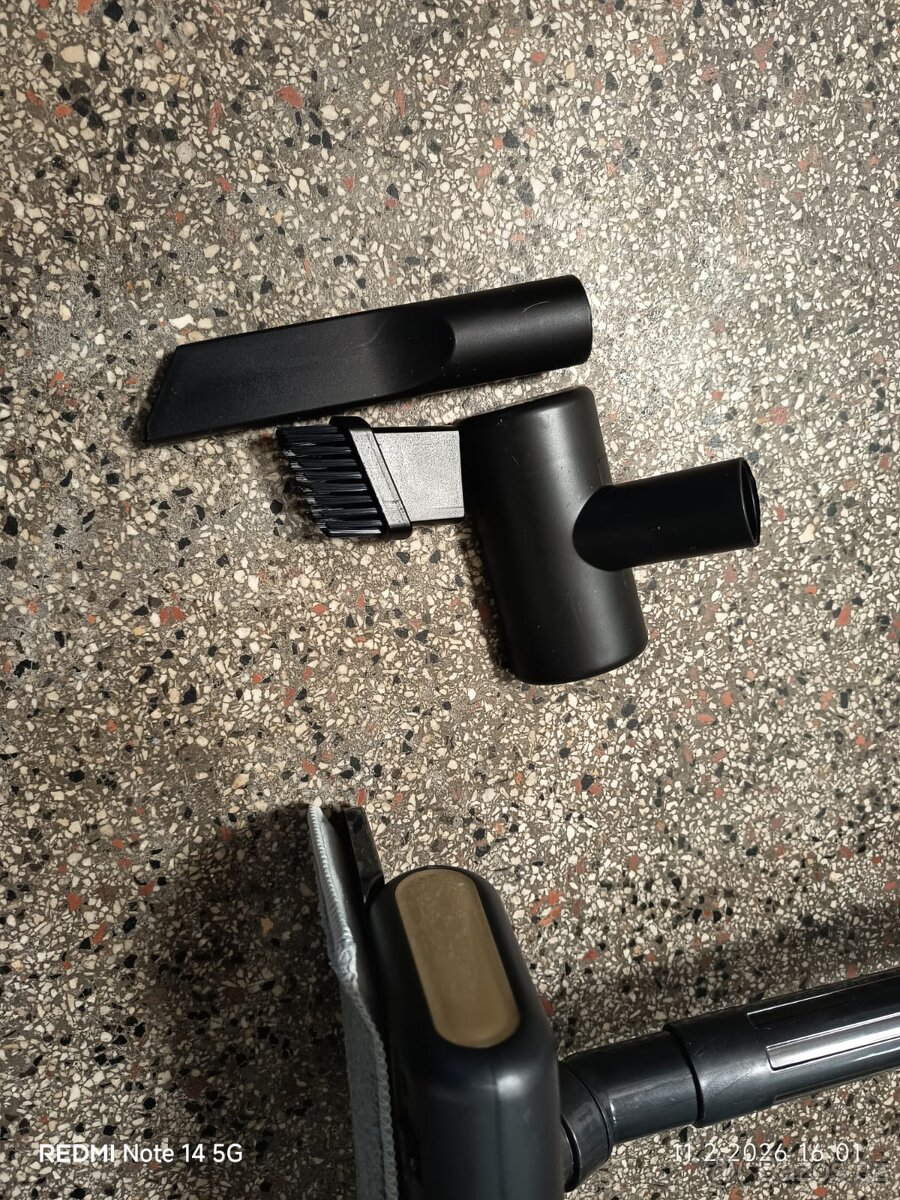 Bezdrátový tyčový vysavač - 4