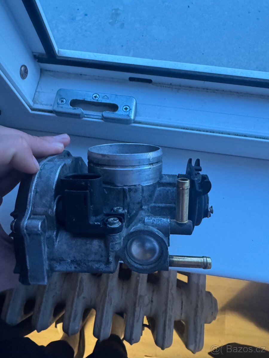 Škrtící klapka na Octavii 1 - 4