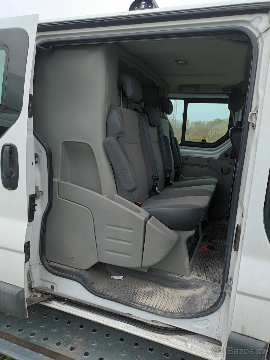 Renault Trafic 2.5dci automat sedačky 1+1 - 4