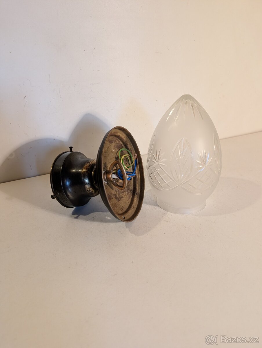 mosazný secesní lustr, vybrušované matové stínidlo - 4