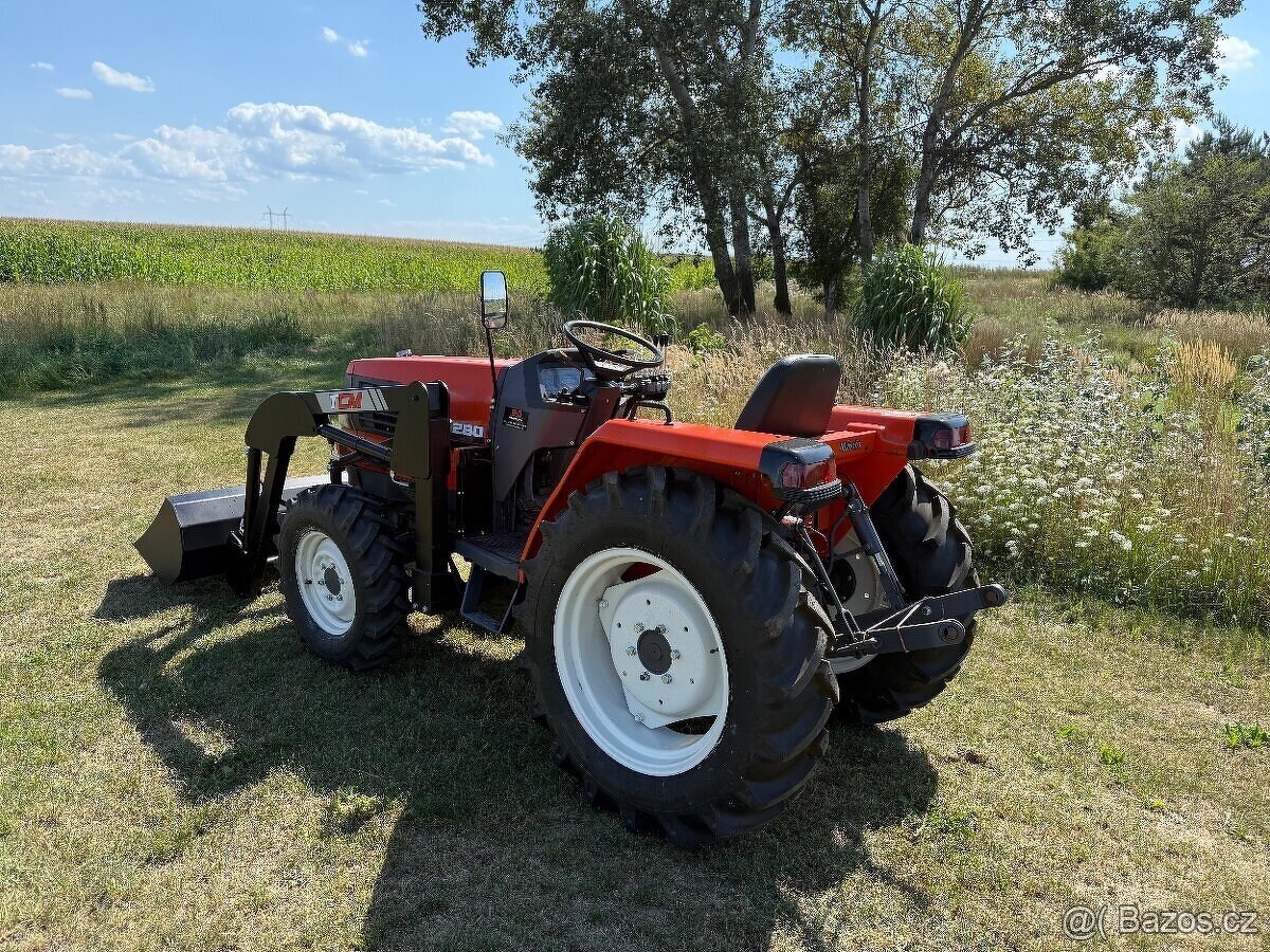 Malotraktor kubota GL27 Grandel S čelním nakladačem 450 kg - 4