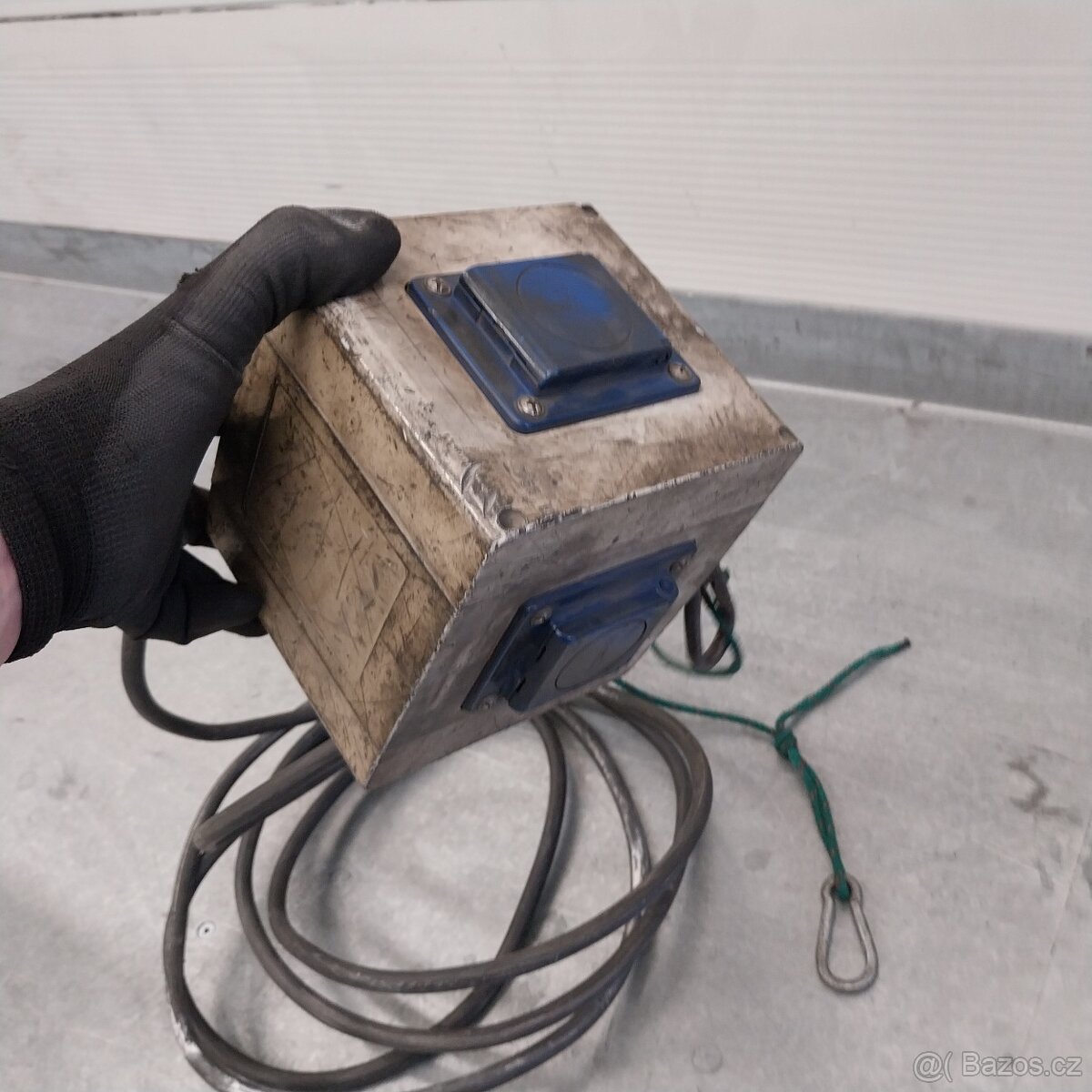 Zásuvková kostka pro zavěšení na strop - 4