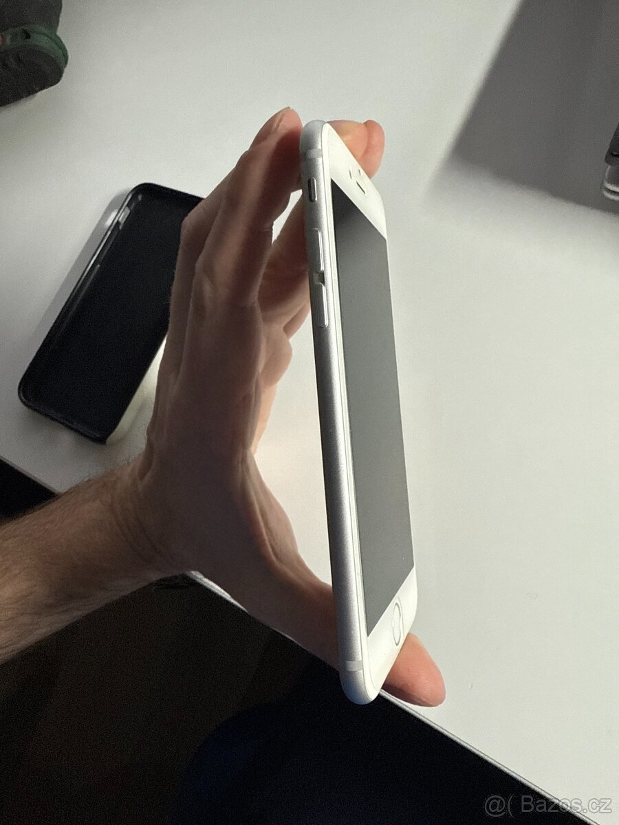 Prodám Apple iPhone 6s 64GB stříbrný - 4
